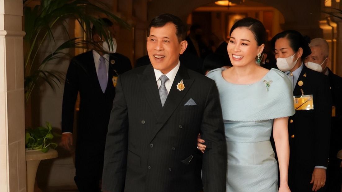 苏提达|苏提达宴会造型稍显暗淡，素雅内敛借不到王冠，始终强调帝后深情