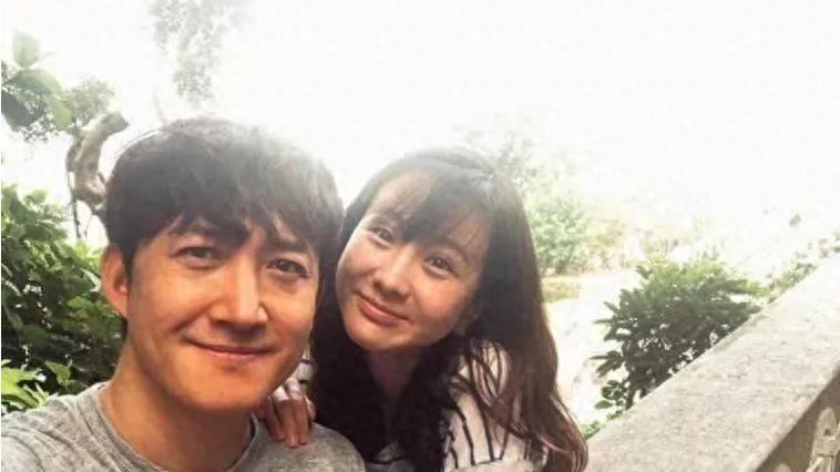 出道多年零绯闻，演技好还不油腻，一家子幸福，今45岁成人生赢家