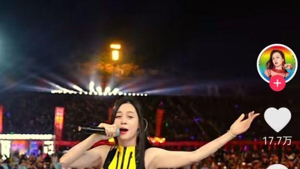 李雪琴|网红唐艺路人视角翻车，近照憔悴牙齿突出，被网友吐槽像大妈