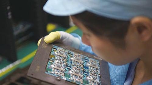 越南|企业降工资，工人仍哄抢岗位