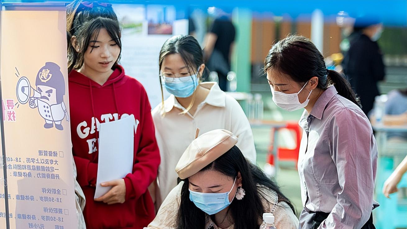 招聘|“断子绝孙”式招聘大火，企业不厚道竞争，坑的却是应届毕业生