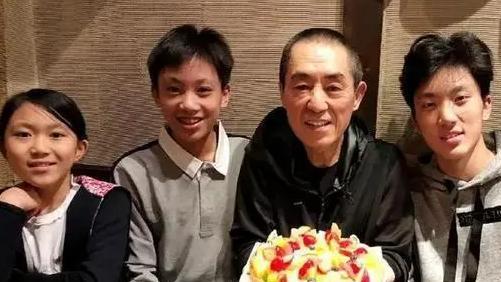 张艺谋|张艺谋私生子出演《满江红》，和巩俐竟越长越像？因超生曾被罚款