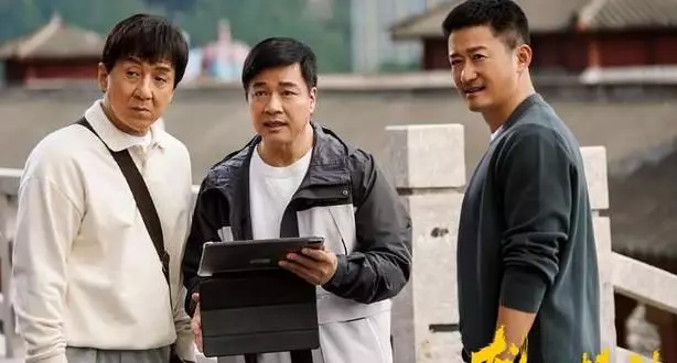 成龙|成龙的新片在国内外票房火爆，他不该嘲讽《战狼2》