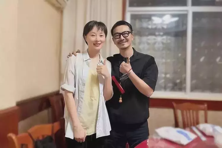 吴越：断崖式衰老！头发稀疏俨然婆婆，不像蒋勤勤还貌美年轻