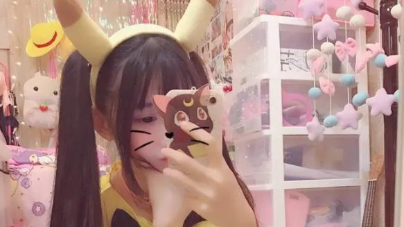 蔡萝莉|网红“蔡萝莉”摘口罩变御姐，被质疑不是本人，旧照曝光被骂太丑