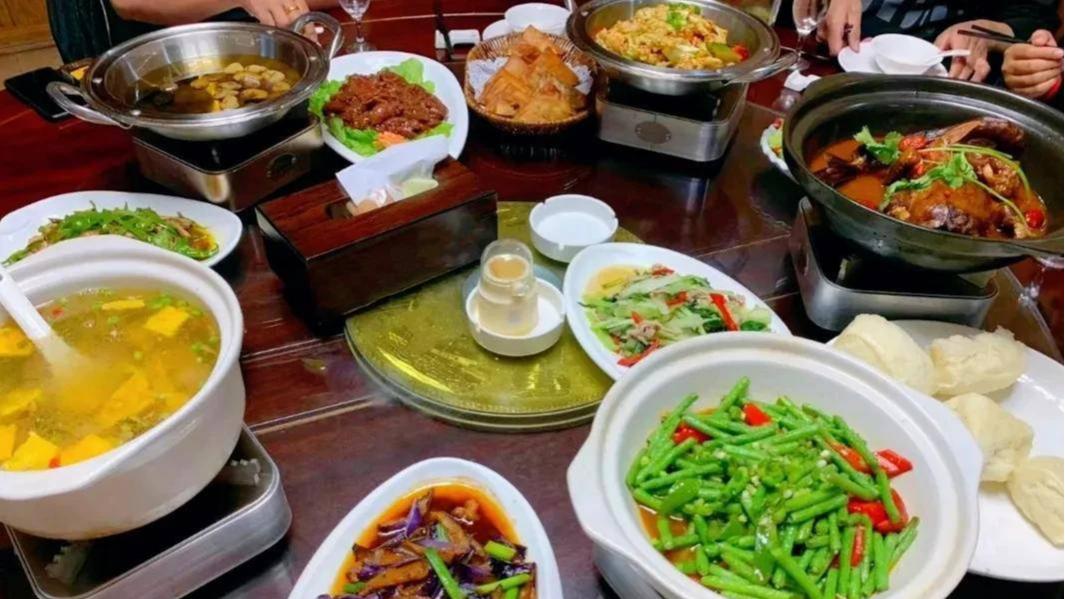 美食教程|那天偶遇老同学，决定请她吃饭 可看到她点的菜后，我却想要逃跑