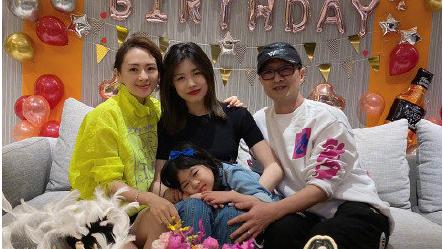 汪章离婚，网友给的评论是女方要好好搞事业， 男方终于上头条