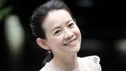 欧美明星|曾志伟和50岁女儿逛街，曾宝仪与年轻时判若两人！父女似同龄人