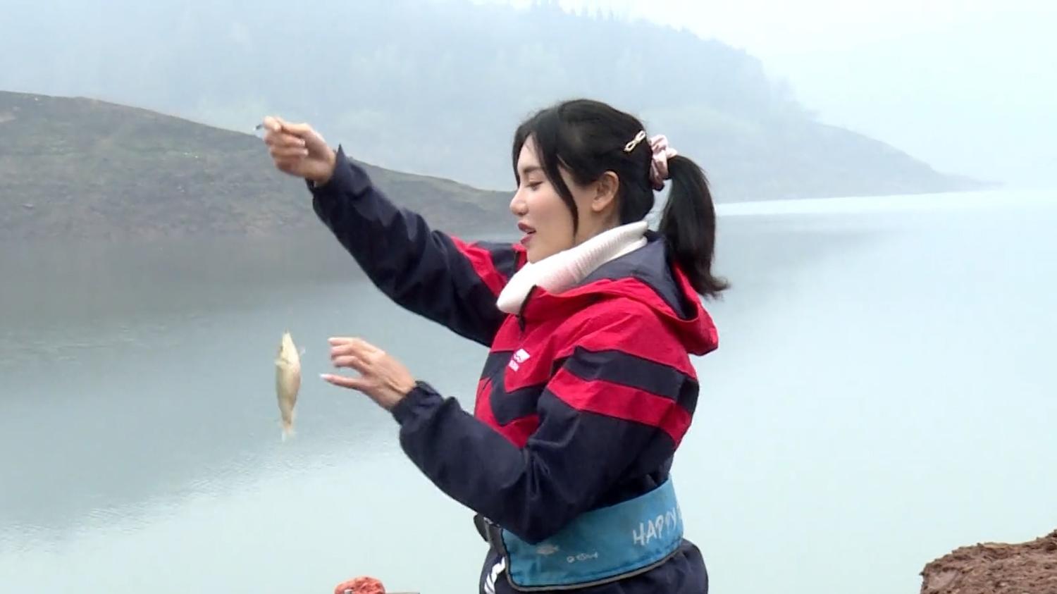 用拉饵钓鲫鱼的5个优点，钓鲫鱼饵料的精华