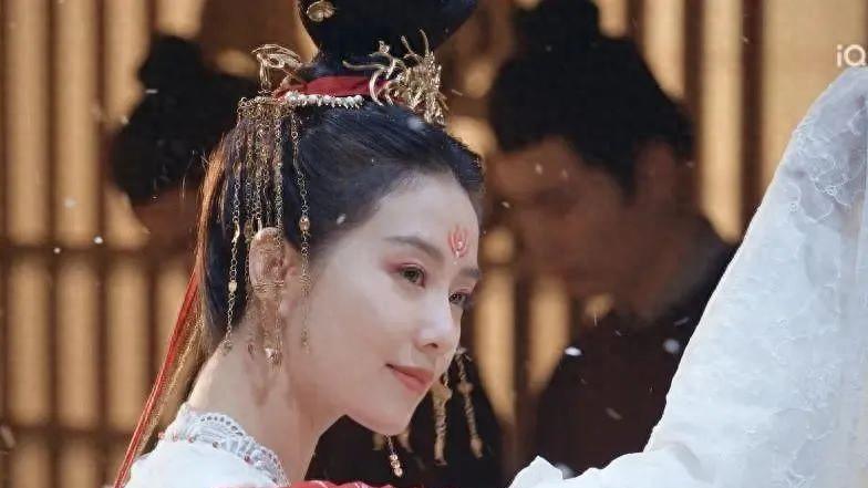 资本家的丑孩子又出来拍戏了？没有颜值和演技的资源咖，太可怕！