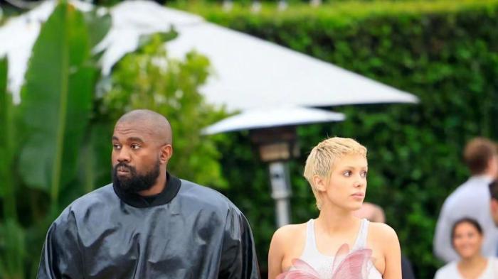 秋裤|坎爷和新婚娇妻最新出街引热议！穿着秋裤就出门？新欢还内搭空气!