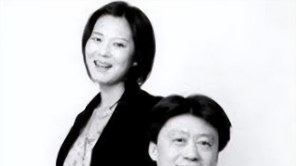 王茜华|王茜华：为演戏流产、打200多针美容针，45岁高龄生子，现状如何