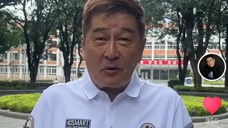 香港星二代内地重点大学毕业！皮肤黝黑气质好，68岁老爸现身支持