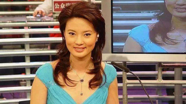 刘芳菲|女主持刘芳菲复出？曾与大佬不伦恋被央视雪藏，还在慈善晚会与多名富豪亲密！