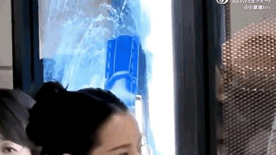 金星直播犀利点评女星穿着引发争议，迪丽热巴出面反击！网友热议不断！