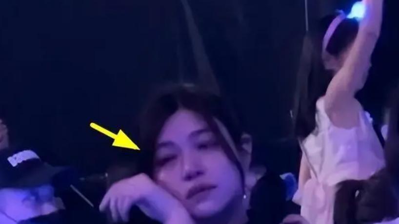 汪峰离婚后首现身，状态很好忙于工作，章子怡带男子一起逛街买菜