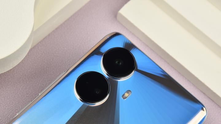 realme|真我10 Pro+首发评测：最护眼的曲面屏手机