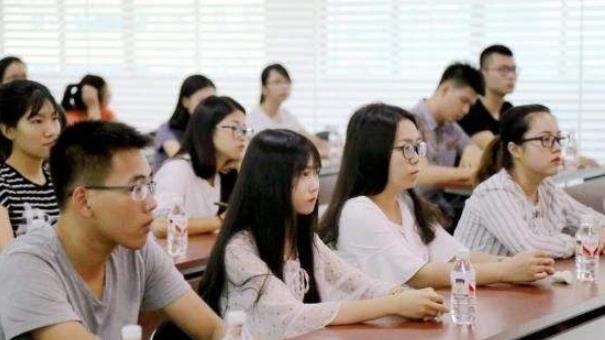 求职|北大女博士求职屡屡碰壁，应聘中学教师被淘汰，谈及原因无奈落泪