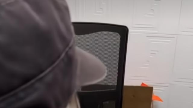 周星驰|周星驰写下新年祝福，字体难看态度严谨，疑似下决心复出接戏