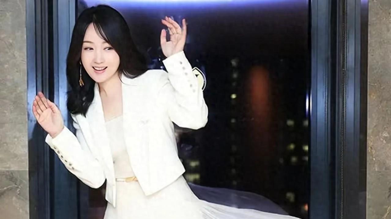 杨钰莹被曝深圳举办婚礼，新郎身份不一般，整个娱乐圈都炸了锅