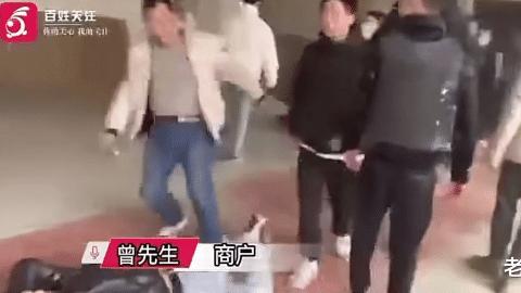 四川，某市场发生大型群殴事情，知情人：七八十人下死手殴打商户