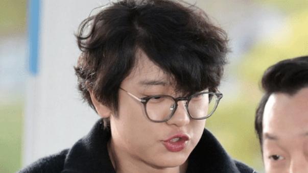 “韩式发福”惹争议，朴灿烈近照脸大变肿，粉丝还爱吗？