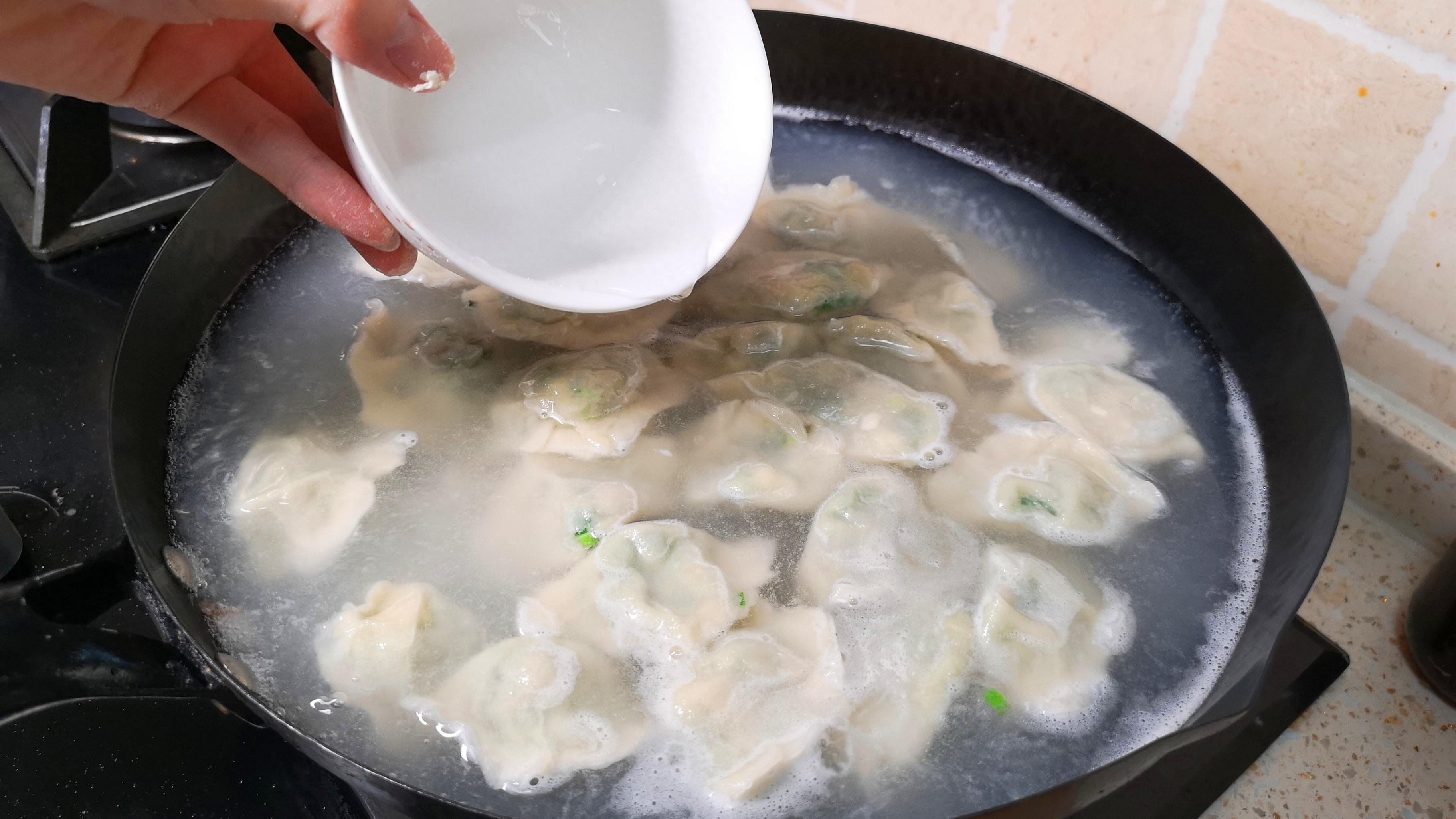 饺子|煮饺子时，“点水”还是“不点水”好？差别很大，很多人还不知道