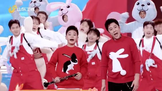 春晚|蔡轩正：星二代不愁资源，才上小学就被蔡国庆带着轻轻松松上春晚