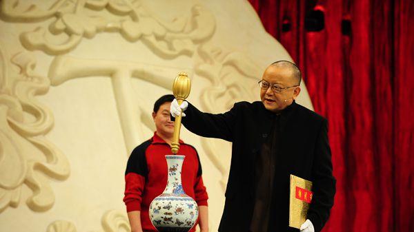 古董|2012年，王刚一锤砸碎了价值2亿的真古董花瓶，后来怎么样了？