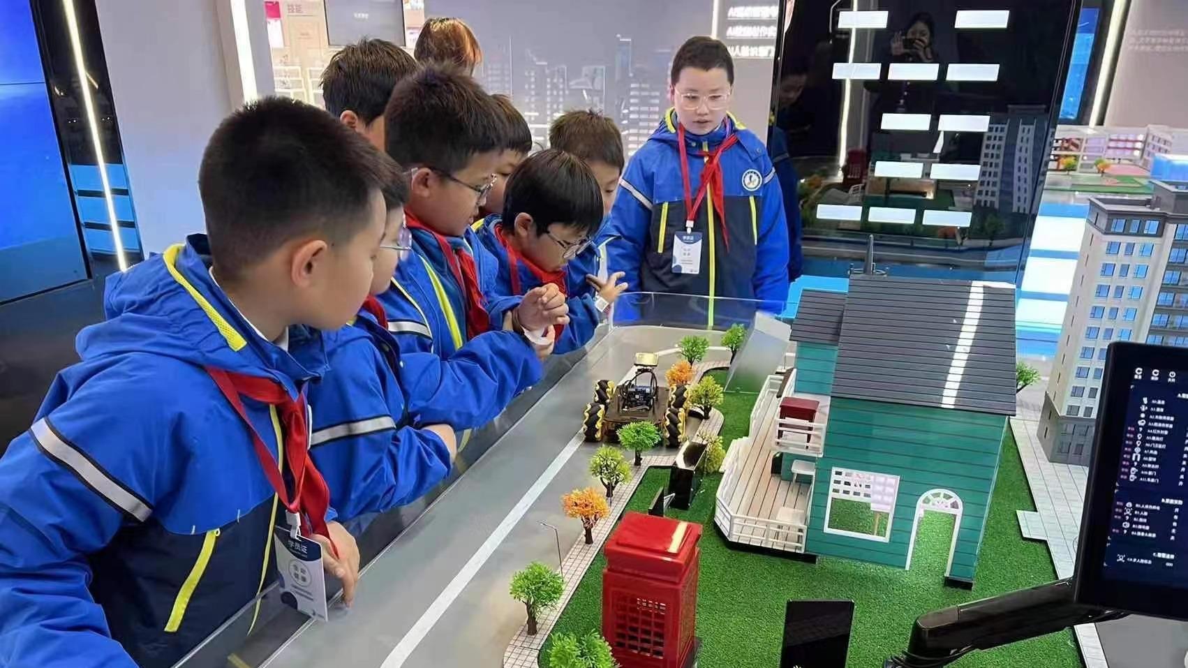 机器人|抗衡特斯拉擎天柱，人形机器人第一股实至名归？