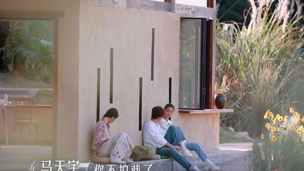 林心如公开晒6岁女儿的大眼睛，不会生二胎，感叹47岁老了生不出