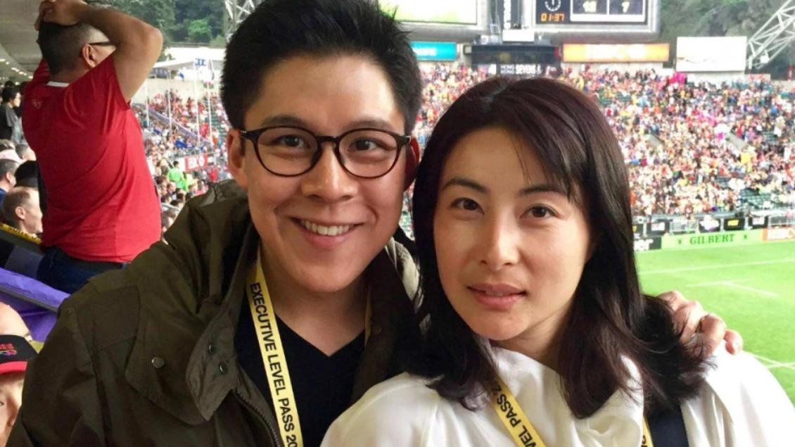 李嘉欣|郭晶晶跟李嘉欣首次同框，李嘉欣抢C位引争议，郭晶晶低调赢掌声