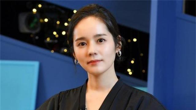 韩佳人|韩佳人带娃出游，4岁儿子超可爱，被亲妈调侃是恐龙和玩具的奴隶