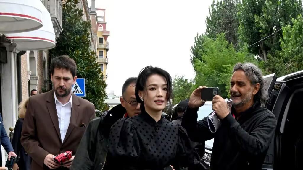 发型 舒淇美到国外，网友直呼：真给中国“长脸”了
