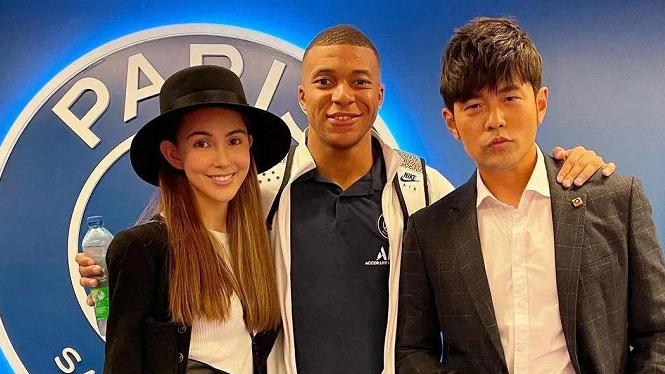 谭松韵|本尊回应！球迷怒斥演唱会影响足球比赛，周杰伦：同意延期