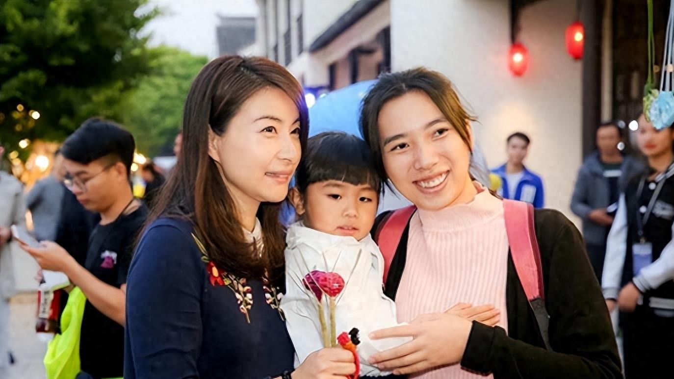 这一次，“独宠”郭晶晶二女儿的霍震霆，让所有人都刮目相看了！