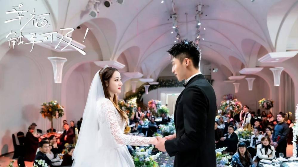 网曝迪丽热巴与黄景瑜秘婚生子后再被抓包，工作室气得暂停营运