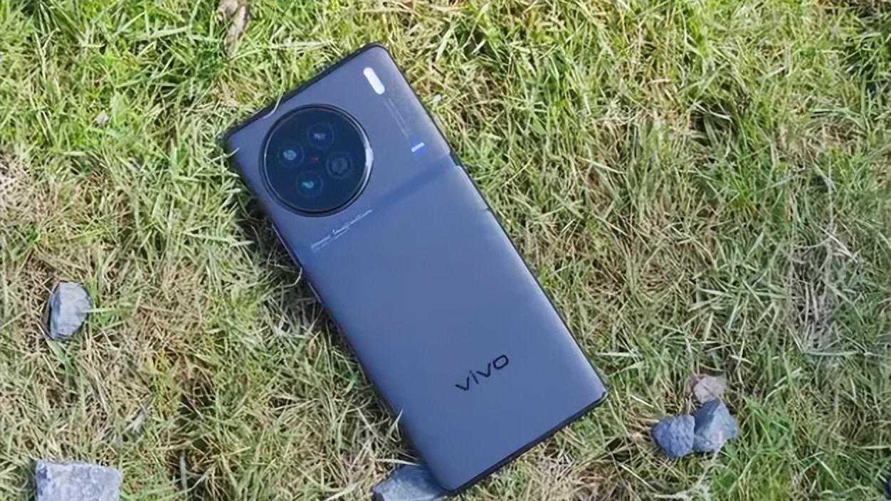 锐龙|vivo X100Pro+憋大招：环绕一体屏的设计太豪横，“真香机”预定
