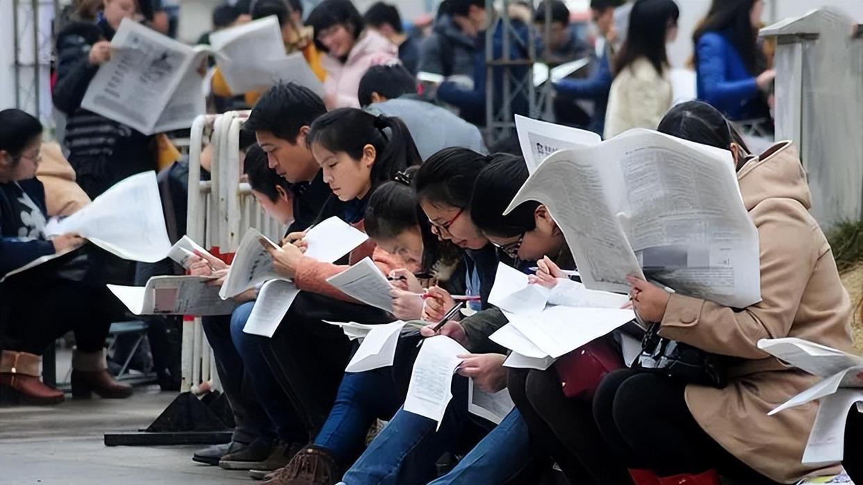 勒布朗·詹姆斯|云大校招博士文员工资3500引争议，敷衍痕迹太明显，何必劳民伤财