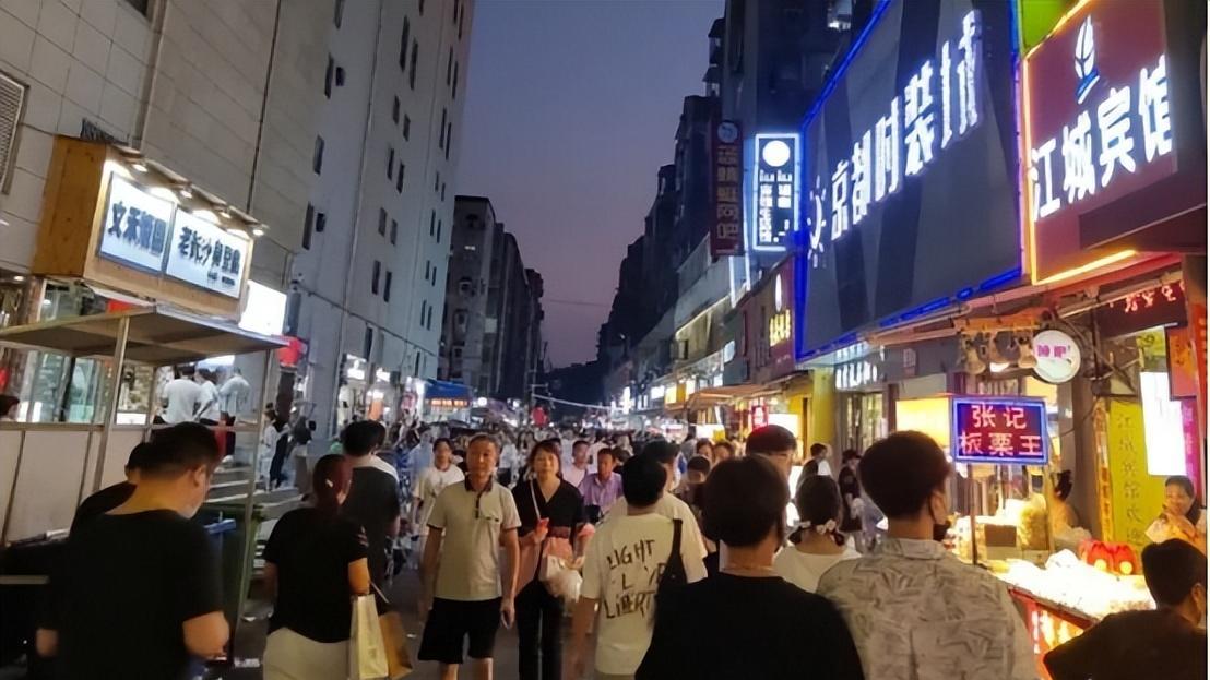 |湖南多家餐馆卖拍黄瓜遭职业打假，商家：难道拍黄瓜也需要证件？