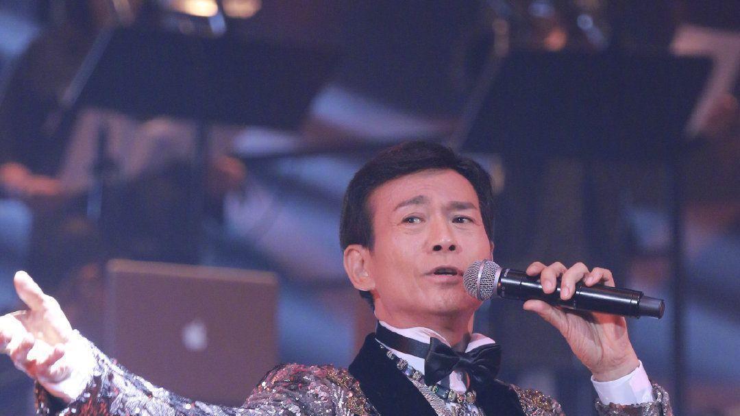 发型 发型有多重要？郑少秋戴假发不像75岁，摘掉后秃头、发少像个老头