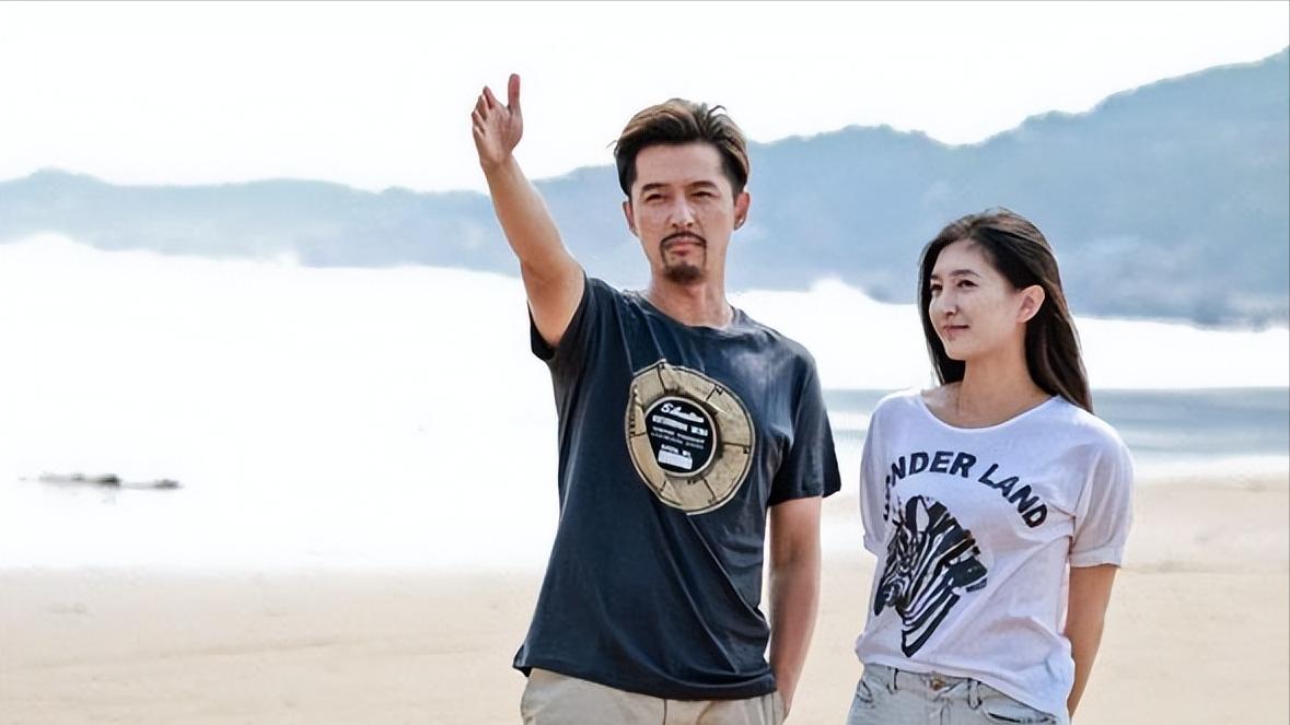 胡歌|?41岁胡歌与小11岁妻子同框，夫妻俩身高差明显，女方经历让人失望！
