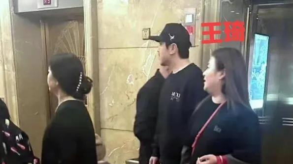 沈腾|沈腾携老婆参加常远小舅子的婚礼，王琦身材遭网友吐槽：胖成球了