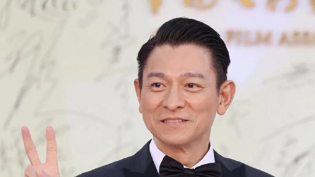 苗侨伟|7位港圈男神的妻子，苗侨伟妻子素颜自然，吕良伟夫妻像同龄人