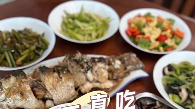刘若英回北京探望公婆，狂吃当地美食说话一口京腔，赞豆汁太好喝
