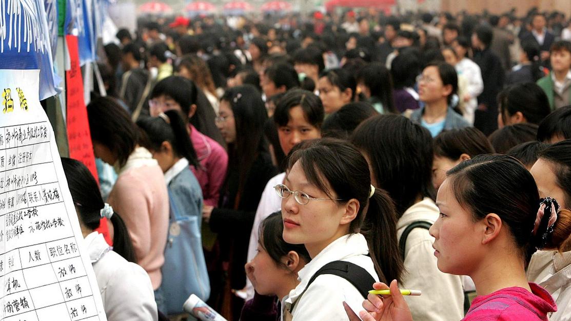 hr|毕业生花8000异地租房后，被HR爽约拉黑，当事人：考虑走法律途径