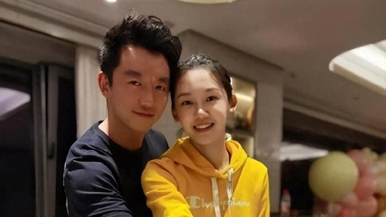 郑恺首次公开介意和岳父母小姨子同住，苗苗落泪：我也想一个人过