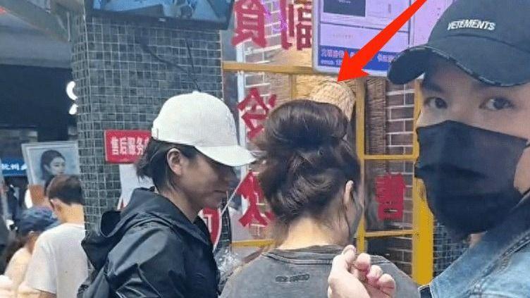 郭碧婷生图曝光，膀大腰圆体态很差，满脸憔悴，跟向太很像