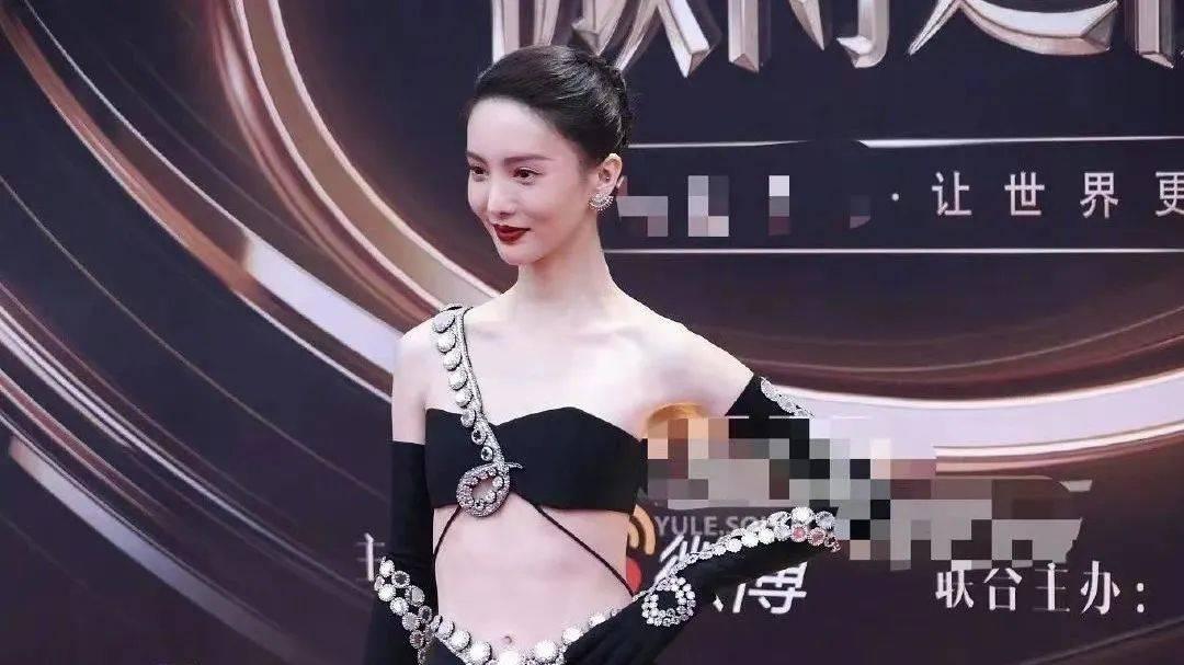 汪峰|一场顶级盛事，将平板身材玩性感的尴尬，展现得淋漓尽致