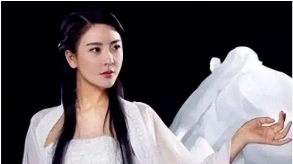 坐拥“妲己”白珊珊：年薪700万，许老板夸“没有她搞不定的事”